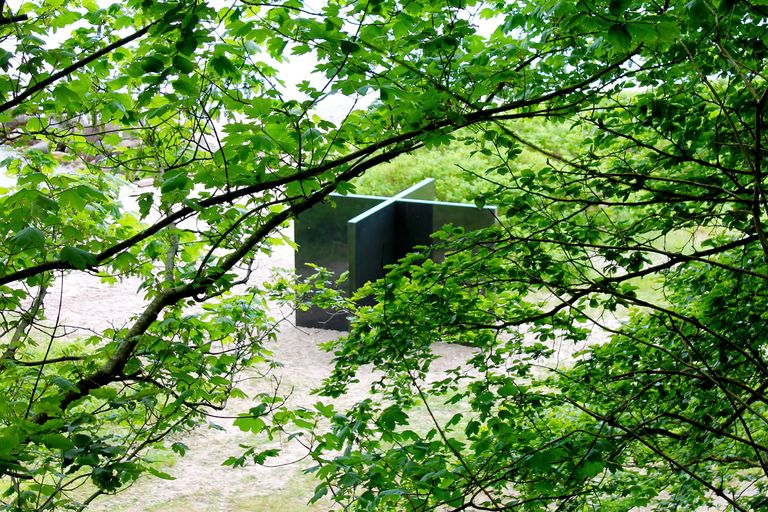 The Kiss, Denmark (black granite)